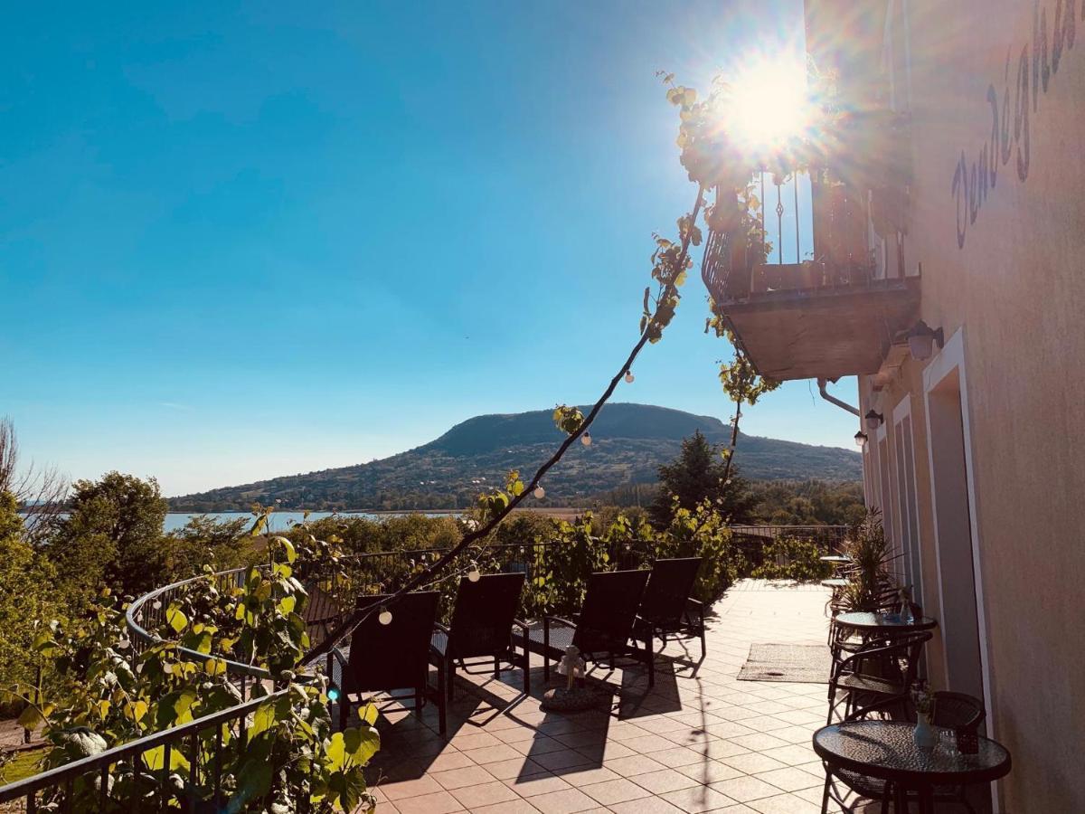 Sipos Borhaz Es Vendeghaz Hotel Badacsonyörs Buitenkant foto