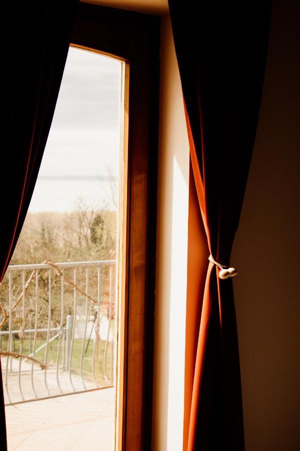 Sipos Borhaz Es Vendeghaz Hotel Badacsonyörs Buitenkant foto