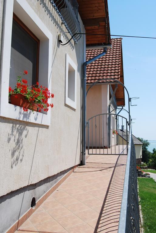 Sipos Borhaz Es Vendeghaz Hotel Badacsonyörs Buitenkant foto