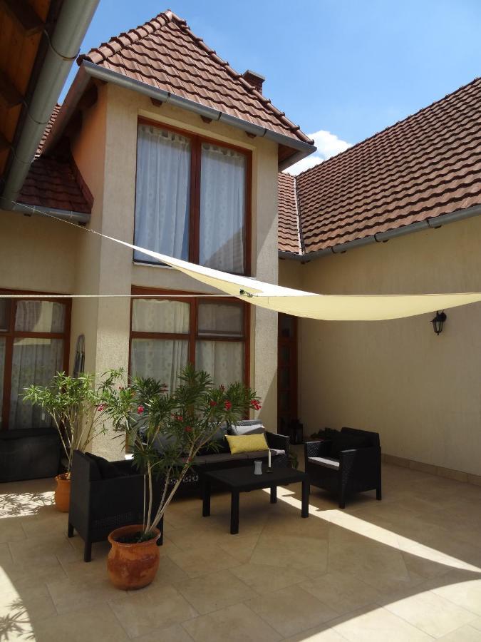 Sipos Borhaz Es Vendeghaz Hotel Badacsonyörs Buitenkant foto